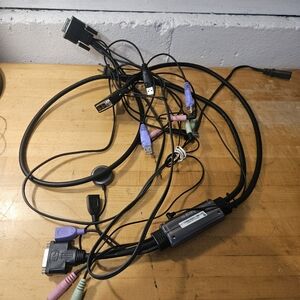 IOGEAR 2-Port USB KVM Gcs932u Cord- Excellent condition!